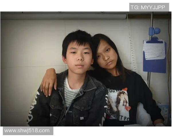 足球明星与父母之间的深厚情感与成长历程探讨