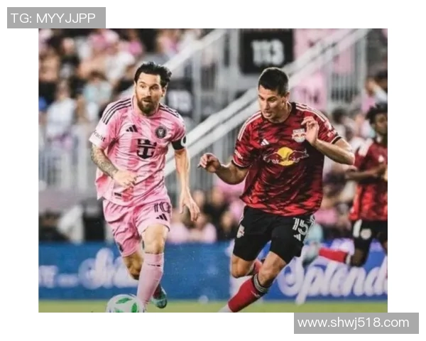 最近哪个足球明星在社交媒体上热度最高引发球迷热议与关注